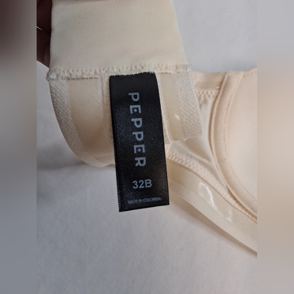 NEW Pepper MVP Multiway Strapless Bra Size 32B White Smoke New W/Tag - Picture 13 of 15